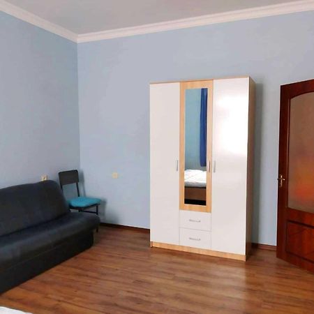 Apartment Near Sasundci Davit Metro Station Erevan Exterior foto