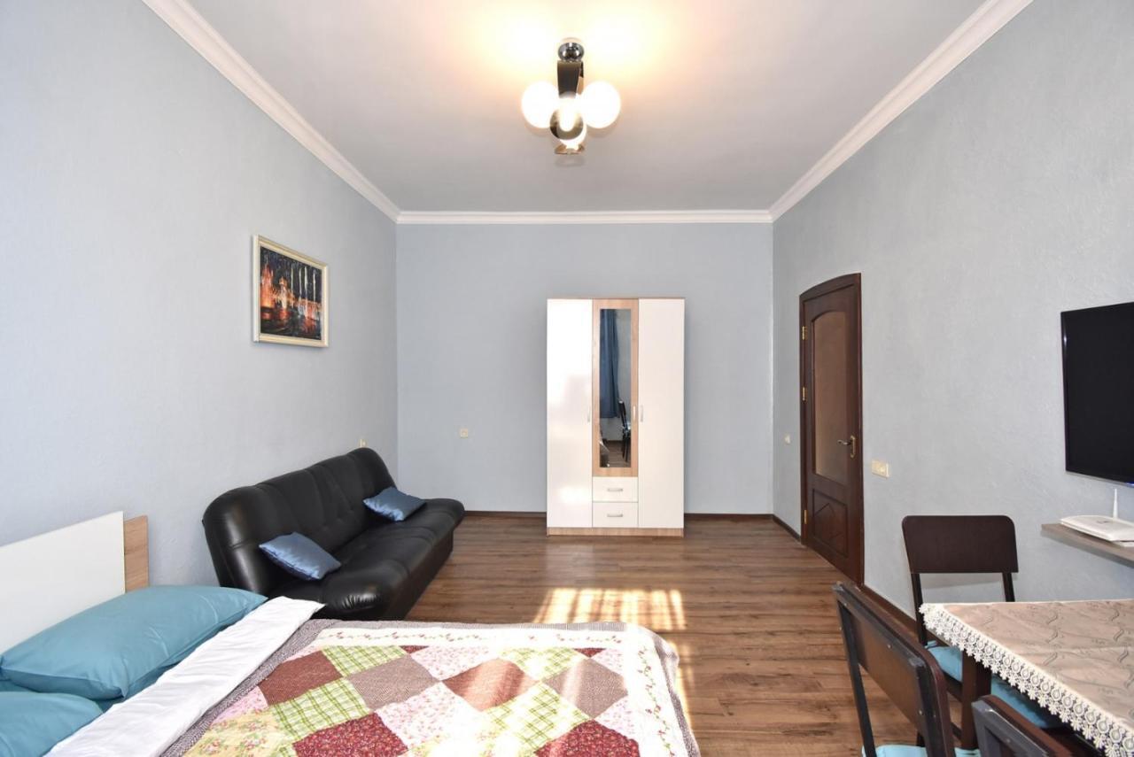 Apartment Near Sasundci Davit Metro Station Erevan Exterior foto
